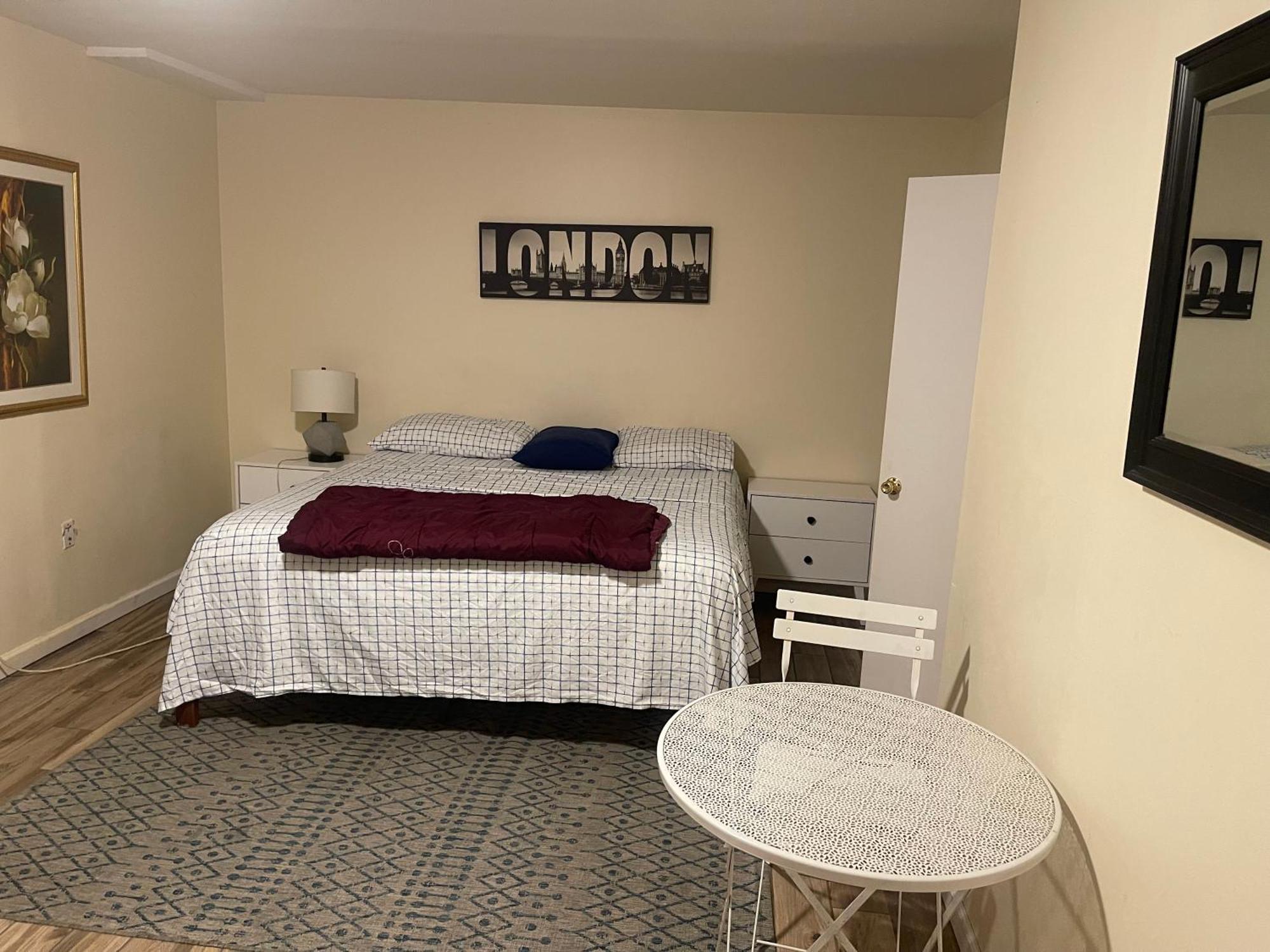 Apartment Peculiar 96