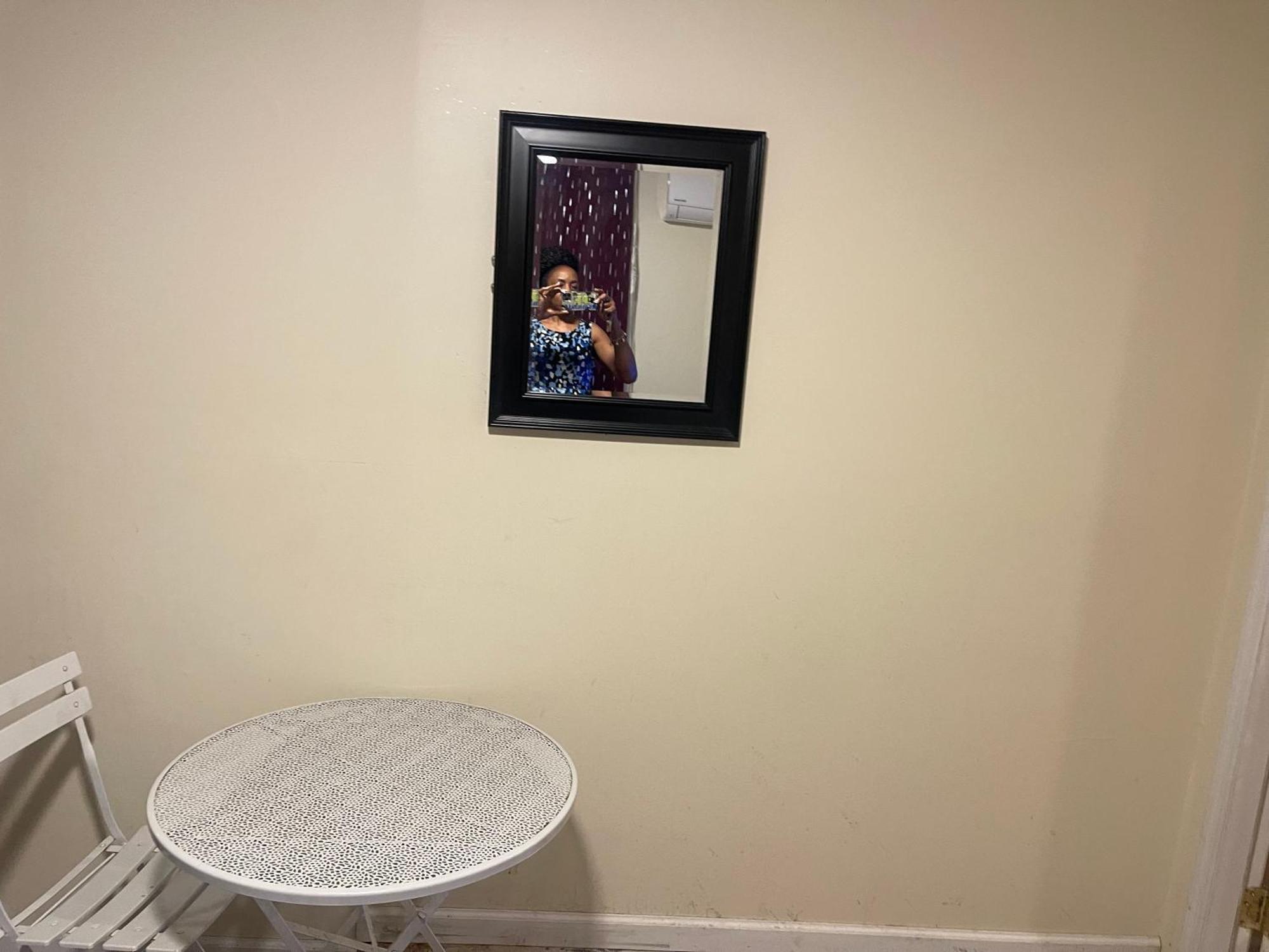 Apartment Peculiar 96 *